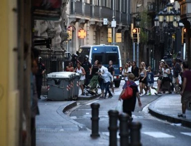 Mε φορτηγό γεμάτο εκρηκτικά σχεδίαζαν αρχικά την επίθεση οι τρομοκράτες στη Βαρκελώνη